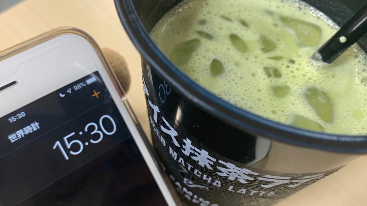 ファミマ 話題の アイスココア 抹茶ラテ 飲んでみた 溶けにくい氷は何分持つのか検証 Appbank