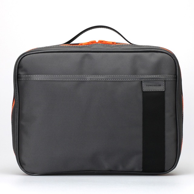 旅行に便利。スマホやバッテリーをまとめて収納できる撥水素材のバッグ | AppBank