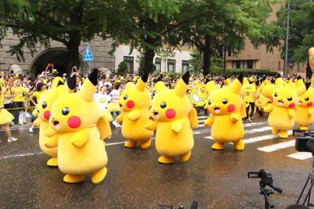 ポケモンgo にも負けない盛り上がり ピカチュウ カーニバル パレードが可愛すぎてヤバかった Appbank