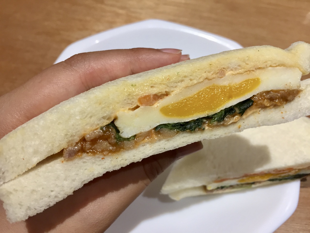 ピビンバがサンドイッチに ファミリーマートの ビビンバ風サンドイッチ を実食レビュー ファミマ Appbank